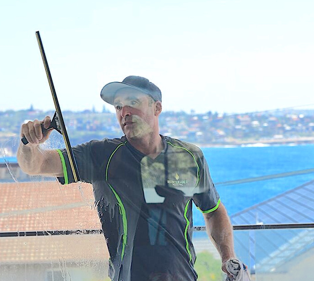 Man window cleaning in Sydney